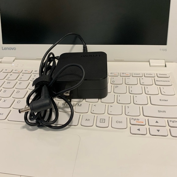 Lenovo Ideapad, & Intel inside, & Made 2017 - Picture 5 of 9